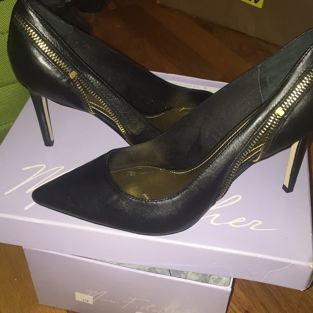Black leather Marc Fisher pumps